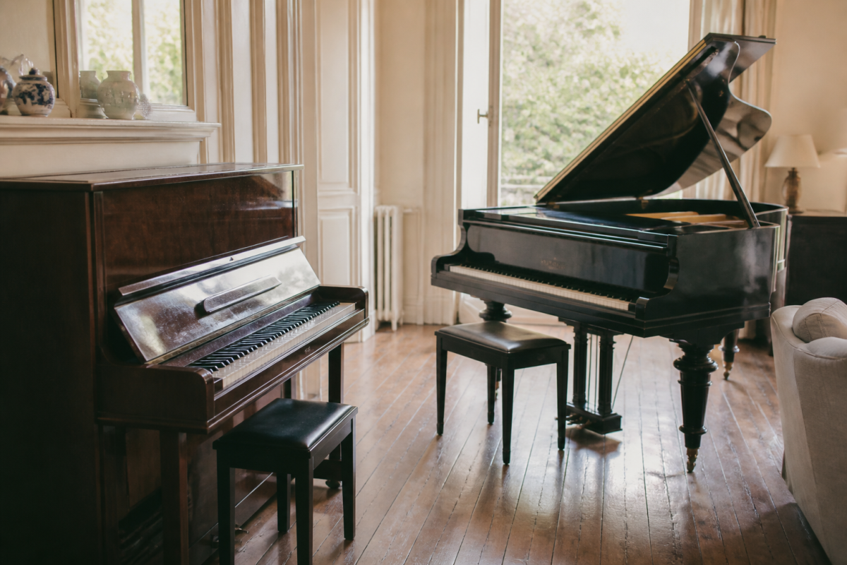 Piano droit et piano queue avec clavier de 88 touches
